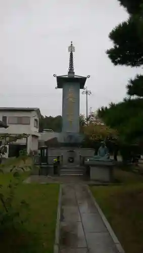 無量光寺の塔