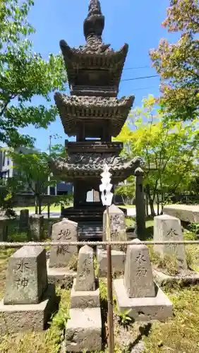 鹿児島神社の{uncategorized: "未分類", other: "その他", undefined: "問題あり", building: "その他建物", grave: "お墓", sacred_gate: "鳥居", guardian: "狛犬", statue: "像", buddha: "仏像", history: "歴史", nature: "自然", garden: "庭園", animal: "動物", pagoda: "塔", temizu: "手水舎", mountain_gate: "山門・神門", sanctuary: "本殿・本堂", subordinate: "末社・摂社", art: "芸術", scenery: "景色", jizo: "地蔵", ema: "絵馬", goshuin: "御朱印", omikuji: "おみくじ", items: "授与品その他", amulet: "お守り", goshuincho: "御朱印帳", eats: "食事", festival: "お祭り", votive_dance: "神楽", shichigosan: "七五三参", wedding: "結婚式", experience: "体験その他", initially: "初詣", around: "周辺", anti_infection: "感染症対策"}