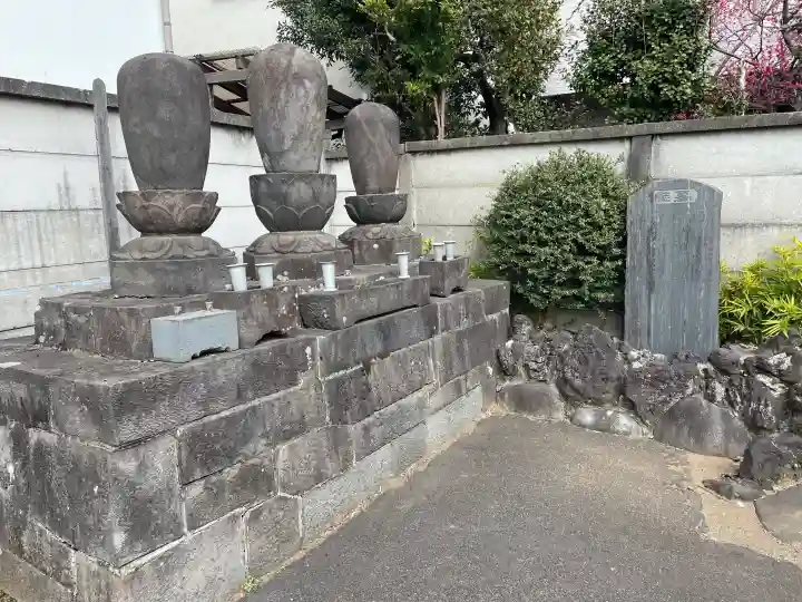 勝興寺の{uncategorized: "未分類", other: "その他", undefined: "問題あり", building: "その他建物", grave: "お墓", sacred_gate: "鳥居", guardian: "狛犬", statue: "像", buddha: "仏像", history: "歴史", nature: "自然", garden: "庭園", animal: "動物", pagoda: "塔", temizu: "手水舎", mountain_gate: "山門・神門", sanctuary: "本殿・本堂", subordinate: "末社・摂社", art: "芸術", scenery: "景色", jizo: "地蔵", ema: "絵馬", goshuin: "御朱印", omikuji: "おみくじ", items: "授与品その他", amulet: "お守り", goshuincho: "御朱印帳", eats: "食事", festival: "お祭り", votive_dance: "神楽", shichigosan: "七五三参", wedding: "結婚式", experience: "体験その他", initially: "初詣", around: "周辺", anti_infection: "感染症対策"}