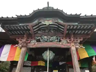 埼玉厄除け開運大師・龍泉寺（切り絵御朱印発祥の寺）の本殿・本堂