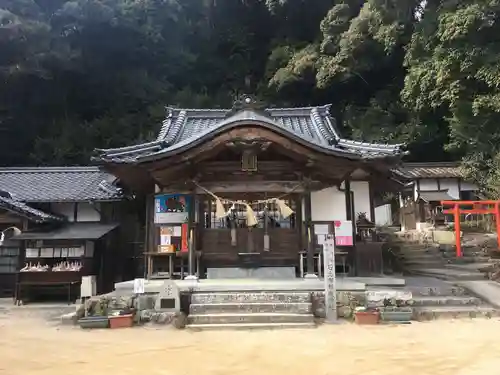 石上布都魂神社の本殿