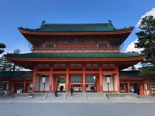 平安神宮の{uncategorized: "未分類", other: "その他", undefined: "問題あり", building: "その他建物", grave: "お墓", sacred_gate: "鳥居", guardian: "狛犬", statue: "像", buddha: "仏像", history: "歴史", nature: "自然", garden: "庭園", animal: "動物", pagoda: "塔", temizu: "手水舎", mountain_gate: "山門・神門", sanctuary: "本殿・本堂", subordinate: "末社・摂社", art: "芸術", scenery: "景色", jizo: "地蔵", ema: "絵馬", goshuin: "御朱印", omikuji: "おみくじ", items: "授与品その他", amulet: "お守り", goshuincho: "御朱印帳", eats: "食事", festival: "お祭り", votive_dance: "神楽", shichigosan: "七五三参", wedding: "結婚式", experience: "体験その他", initially: "初詣", around: "周辺", anti_infection: "感染症対策"}