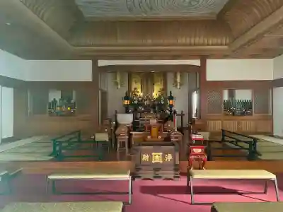 盛泰寺の{uncategorized: "未分類", other: "その他", undefined: "問題あり", building: "その他建物", grave: "お墓", sacred_gate: "鳥居", guardian: "狛犬", statue: "像", buddha: "仏像", history: "歴史", nature: "自然", garden: "庭園", animal: "動物", pagoda: "塔", temizu: "手水舎", mountain_gate: "山門・神門", sanctuary: "本殿・本堂", subordinate: "末社・摂社", art: "芸術", scenery: "景色", jizo: "地蔵", ema: "絵馬", goshuin: "御朱印", omikuji: "おみくじ", items: "授与品その他", amulet: "お守り", goshuincho: "御朱印帳", eats: "食事", festival: "お祭り", votive_dance: "神楽", shichigosan: "七五三参", wedding: "結婚式", experience: "体験その他", initially: "初詣", around: "周辺", anti_infection: "感染症対策"}