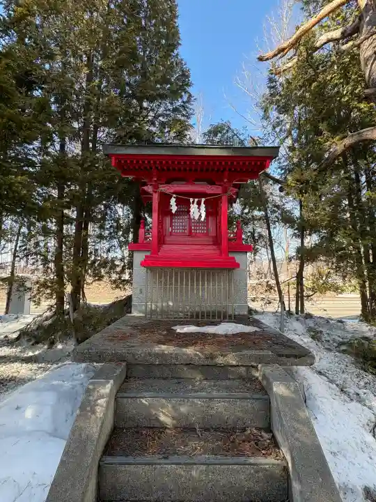 赤平神社の{uncategorized: "未分類", other: "その他", undefined: "問題あり", building: "その他建物", grave: "お墓", sacred_gate: "鳥居", guardian: "狛犬", statue: "像", buddha: "仏像", history: "歴史", nature: "自然", garden: "庭園", animal: "動物", pagoda: "塔", temizu: "手水舎", mountain_gate: "山門・神門", sanctuary: "本殿・本堂", subordinate: "末社・摂社", art: "芸術", scenery: "景色", jizo: "地蔵", ema: "絵馬", goshuin: "御朱印", omikuji: "おみくじ", items: "授与品その他", amulet: "お守り", goshuincho: "御朱印帳", eats: "食事", festival: "お祭り", votive_dance: "神楽", shichigosan: "七五三参", wedding: "結婚式", experience: "体験その他", initially: "初詣", around: "周辺", anti_infection: "感染症対策"}