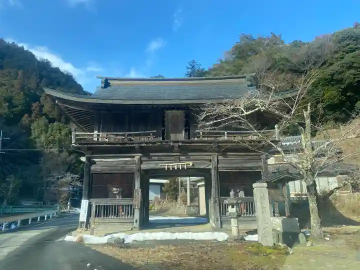 瑠璃寺の{uncategorized: "未分類", other: "その他", undefined: "問題あり", building: "その他建物", grave: "お墓", sacred_gate: "鳥居", guardian: "狛犬", statue: "像", buddha: "仏像", history: "歴史", nature: "自然", garden: "庭園", animal: "動物", pagoda: "塔", temizu: "手水舎", mountain_gate: "山門・神門", sanctuary: "本殿・本堂", subordinate: "末社・摂社", art: "芸術", scenery: "景色", jizo: "地蔵", ema: "絵馬", goshuin: "御朱印", omikuji: "おみくじ", items: "授与品その他", amulet: "お守り", goshuincho: "御朱印帳", eats: "食事", festival: "お祭り", votive_dance: "神楽", shichigosan: "七五三参", wedding: "結婚式", experience: "体験その他", initially: "初詣", around: "周辺", anti_infection: "感染症対策"}