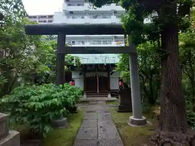 於岩稲荷田宮神社の鳥居