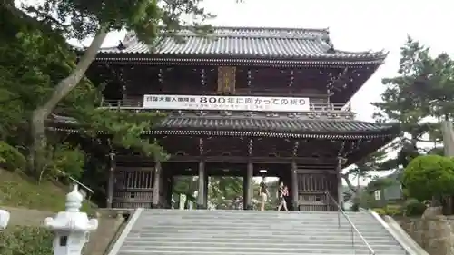 誕生寺の山門・神門