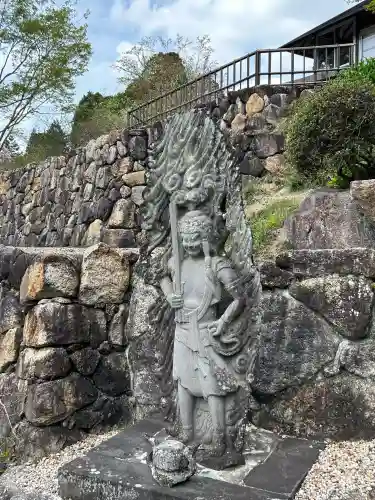 明王寺の{uncategorized: "未分類", other: "その他", undefined: "問題あり", building: "その他建物", grave: "お墓", sacred_gate: "鳥居", guardian: "狛犬", statue: "像", buddha: "仏像", history: "歴史", nature: "自然", garden: "庭園", animal: "動物", pagoda: "塔", temizu: "手水舎", mountain_gate: "山門・神門", sanctuary: "本殿・本堂", subordinate: "末社・摂社", art: "芸術", scenery: "景色", jizo: "地蔵", ema: "絵馬", goshuin: "御朱印", omikuji: "おみくじ", items: "授与品その他", amulet: "お守り", goshuincho: "御朱印帳", eats: "食事", festival: "お祭り", votive_dance: "神楽", shichigosan: "七五三参", wedding: "結婚式", experience: "体験その他", initially: "初詣", around: "周辺", anti_infection: "感染症対策"}