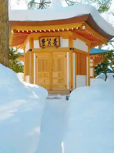 瑞龍寺の末社