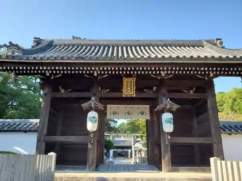 多田神社の山門