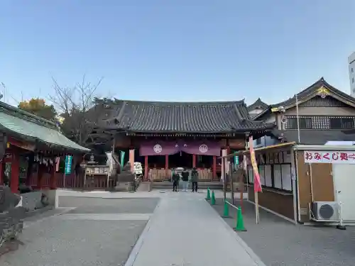 浅草神社の{uncategorized: "未分類", other: "その他", undefined: "問題あり", building: "その他建物", grave: "お墓", sacred_gate: "鳥居", guardian: "狛犬", statue: "像", buddha: "仏像", history: "歴史", nature: "自然", garden: "庭園", animal: "動物", pagoda: "塔", temizu: "手水舎", mountain_gate: "山門・神門", sanctuary: "本殿・本堂", subordinate: "末社・摂社", art: "芸術", scenery: "景色", jizo: "地蔵", ema: "絵馬", goshuin: "御朱印", omikuji: "おみくじ", items: "授与品その他", amulet: "お守り", goshuincho: "御朱印帳", eats: "食事", festival: "お祭り", votive_dance: "神楽", shichigosan: "七五三参", wedding: "結婚式", experience: "体験その他", initially: "初詣", around: "周辺", anti_infection: "感染症対策"}