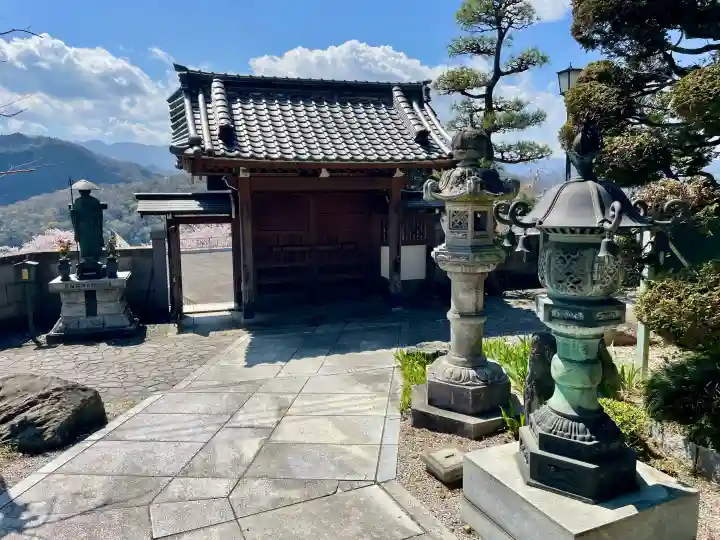 慈眼寺の{uncategorized: "未分類", other: "その他", undefined: "問題あり", building: "その他建物", grave: "お墓", sacred_gate: "鳥居", guardian: "狛犬", statue: "像", buddha: "仏像", history: "歴史", nature: "自然", garden: "庭園", animal: "動物", pagoda: "塔", temizu: "手水舎", mountain_gate: "山門・神門", sanctuary: "本殿・本堂", subordinate: "末社・摂社", art: "芸術", scenery: "景色", jizo: "地蔵", ema: "絵馬", goshuin: "御朱印", omikuji: "おみくじ", items: "授与品その他", amulet: "お守り", goshuincho: "御朱印帳", eats: "食事", festival: "お祭り", votive_dance: "神楽", shichigosan: "七五三参", wedding: "結婚式", experience: "体験その他", initially: "初詣", around: "周辺", anti_infection: "感染症対策"}