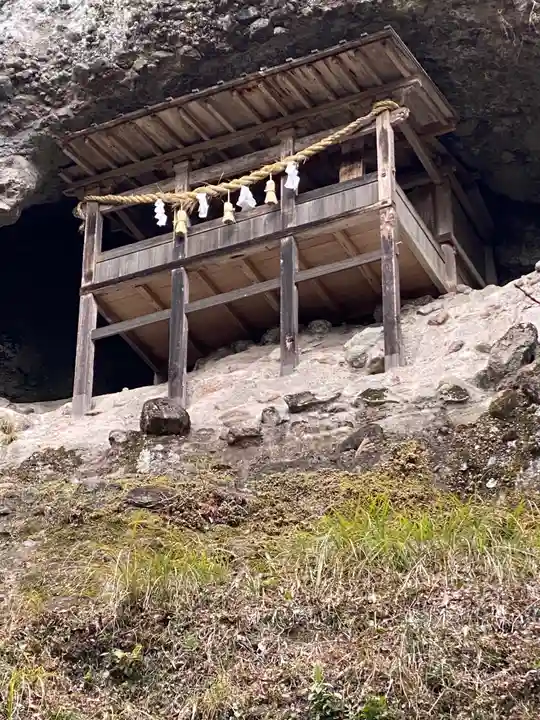 岩屋神社の末社・摂社