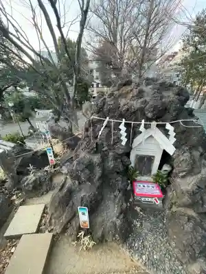 鳩森八幡神社の{uncategorized: "未分類", other: "その他", undefined: "問題あり", building: "その他建物", grave: "お墓", sacred_gate: "鳥居", guardian: "狛犬", statue: "像", buddha: "仏像", history: "歴史", nature: "自然", garden: "庭園", animal: "動物", pagoda: "塔", temizu: "手水舎", mountain_gate: "山門・神門", sanctuary: "本殿・本堂", subordinate: "末社・摂社", art: "芸術", scenery: "景色", jizo: "地蔵", ema: "絵馬", goshuin: "御朱印", omikuji: "おみくじ", items: "授与品その他", amulet: "お守り", goshuincho: "御朱印帳", eats: "食事", festival: "お祭り", votive_dance: "神楽", shichigosan: "七五三参", wedding: "結婚式", experience: "体験その他", initially: "初詣", around: "周辺", anti_infection: "感染症対策"}