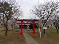 三軒家の鬼門除け稲荷の鳥居