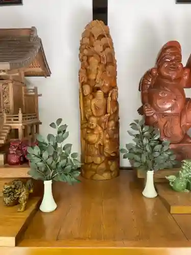 新屋山神社の{uncategorized: "未分類", other: "その他", undefined: "問題あり", building: "その他建物", grave: "お墓", sacred_gate: "鳥居", guardian: "狛犬", statue: "像", buddha: "仏像", history: "歴史", nature: "自然", garden: "庭園", animal: "動物", pagoda: "塔", temizu: "手水舎", mountain_gate: "山門・神門", sanctuary: "本殿・本堂", subordinate: "末社・摂社", art: "芸術", scenery: "景色", jizo: "地蔵", ema: "絵馬", goshuin: "御朱印", omikuji: "おみくじ", items: "授与品その他", amulet: "お守り", goshuincho: "御朱印帳", eats: "食事", festival: "お祭り", votive_dance: "神楽", shichigosan: "七五三参", wedding: "結婚式", experience: "体験その他", initially: "初詣", around: "周辺", anti_infection: "感染症対策"}