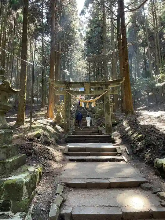 上色見熊野座神社の{uncategorized: "未分類", other: "その他", undefined: "問題あり", building: "その他建物", grave: "お墓", sacred_gate: "鳥居", guardian: "狛犬", statue: "像", buddha: "仏像", history: "歴史", nature: "自然", garden: "庭園", animal: "動物", pagoda: "塔", temizu: "手水舎", mountain_gate: "山門・神門", sanctuary: "本殿・本堂", subordinate: "末社・摂社", art: "芸術", scenery: "景色", jizo: "地蔵", ema: "絵馬", goshuin: "御朱印", omikuji: "おみくじ", items: "授与品その他", amulet: "お守り", goshuincho: "御朱印帳", eats: "食事", festival: "お祭り", votive_dance: "神楽", shichigosan: "七五三参", wedding: "結婚式", experience: "体験その他", initially: "初詣", around: "周辺", anti_infection: "感染症対策"}