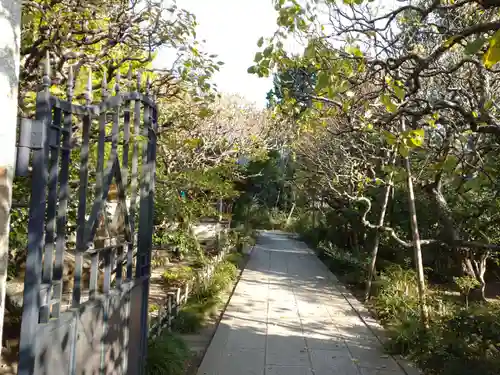 宝戒寺の山門・神門