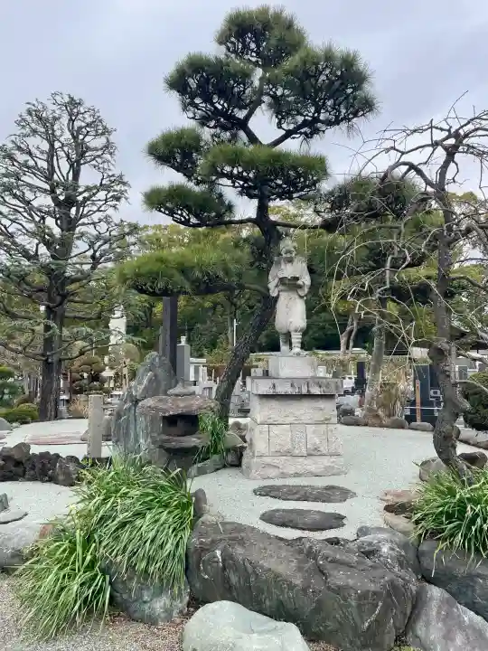 興全寺の{uncategorized: "未分類", other: "その他", undefined: "問題あり", building: "その他建物", grave: "お墓", sacred_gate: "鳥居", guardian: "狛犬", statue: "像", buddha: "仏像", history: "歴史", nature: "自然", garden: "庭園", animal: "動物", pagoda: "塔", temizu: "手水舎", mountain_gate: "山門・神門", sanctuary: "本殿・本堂", subordinate: "末社・摂社", art: "芸術", scenery: "景色", jizo: "地蔵", ema: "絵馬", goshuin: "御朱印", omikuji: "おみくじ", items: "授与品その他", amulet: "お守り", goshuincho: "御朱印帳", eats: "食事", festival: "お祭り", votive_dance: "神楽", shichigosan: "七五三参", wedding: "結婚式", experience: "体験その他", initially: "初詣", around: "周辺", anti_infection: "感染症対策"}