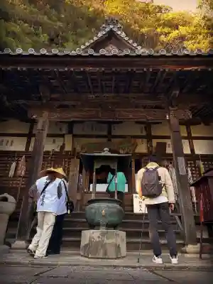 弥谷寺の{uncategorized: "未分類", other: "その他", undefined: "問題あり", building: "その他建物", grave: "お墓", sacred_gate: "鳥居", guardian: "狛犬", statue: "像", buddha: "仏像", history: "歴史", nature: "自然", garden: "庭園", animal: "動物", pagoda: "塔", temizu: "手水舎", mountain_gate: "山門・神門", sanctuary: "本殿・本堂", subordinate: "末社・摂社", art: "芸術", scenery: "景色", jizo: "地蔵", ema: "絵馬", goshuin: "御朱印", omikuji: "おみくじ", items: "授与品その他", amulet: "お守り", goshuincho: "御朱印帳", eats: "食事", festival: "お祭り", votive_dance: "神楽", shichigosan: "七五三参", wedding: "結婚式", experience: "体験その他", initially: "初詣", around: "周辺", anti_infection: "感染症対策"}