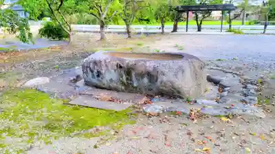 神明社・熱田社・白山社合殿の手水舎