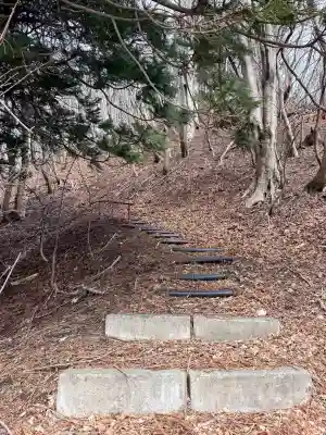 熊野神社の{uncategorized: "未分類", other: "その他", undefined: "問題あり", building: "その他建物", grave: "お墓", sacred_gate: "鳥居", guardian: "狛犬", statue: "像", buddha: "仏像", history: "歴史", nature: "自然", garden: "庭園", animal: "動物", pagoda: "塔", temizu: "手水舎", mountain_gate: "山門・神門", sanctuary: "本殿・本堂", subordinate: "末社・摂社", art: "芸術", scenery: "景色", jizo: "地蔵", ema: "絵馬", goshuin: "御朱印", omikuji: "おみくじ", items: "授与品その他", amulet: "お守り", goshuincho: "御朱印帳", eats: "食事", festival: "お祭り", votive_dance: "神楽", shichigosan: "七五三参", wedding: "結婚式", experience: "体験その他", initially: "初詣", around: "周辺", anti_infection: "感染症対策"}