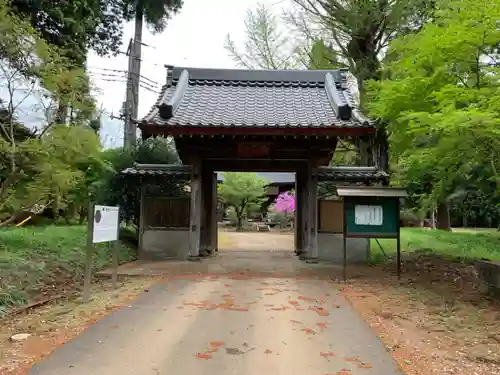 本城寺の山門