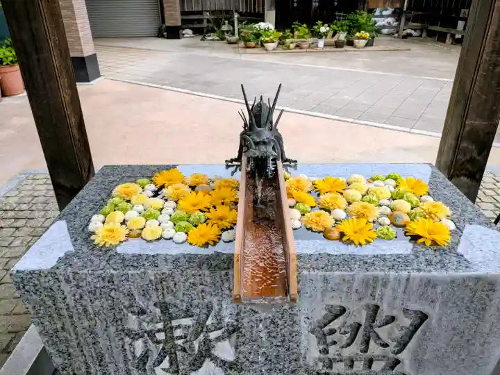 川越八幡宮の{uncategorized: "未分類", other: "その他", undefined: "問題あり", building: "その他建物", grave: "お墓", sacred_gate: "鳥居", guardian: "狛犬", statue: "像", buddha: "仏像", history: "歴史", nature: "自然", garden: "庭園", animal: "動物", pagoda: "塔", temizu: "手水舎", mountain_gate: "山門・神門", sanctuary: "本殿・本堂", subordinate: "末社・摂社", art: "芸術", scenery: "景色", jizo: "地蔵", ema: "絵馬", goshuin: "御朱印", omikuji: "おみくじ", items: "授与品その他", amulet: "お守り", goshuincho: "御朱印帳", eats: "食事", festival: "お祭り", votive_dance: "神楽", shichigosan: "七五三参", wedding: "結婚式", experience: "体験その他", initially: "初詣", around: "周辺", anti_infection: "感染症対策"}