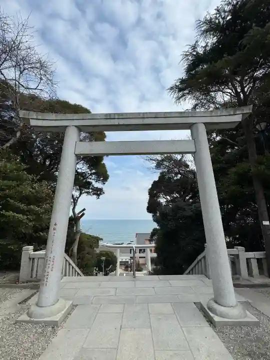 大洗磯前神社の{uncategorized: "未分類", other: "その他", undefined: "問題あり", building: "その他建物", grave: "お墓", sacred_gate: "鳥居", guardian: "狛犬", statue: "像", buddha: "仏像", history: "歴史", nature: "自然", garden: "庭園", animal: "動物", pagoda: "塔", temizu: "手水舎", mountain_gate: "山門・神門", sanctuary: "本殿・本堂", subordinate: "末社・摂社", art: "芸術", scenery: "景色", jizo: "地蔵", ema: "絵馬", goshuin: "御朱印", omikuji: "おみくじ", items: "授与品その他", amulet: "お守り", goshuincho: "御朱印帳", eats: "食事", festival: "お祭り", votive_dance: "神楽", shichigosan: "七五三参", wedding: "結婚式", experience: "体験その他", initially: "初詣", around: "周辺", anti_infection: "感染症対策"}