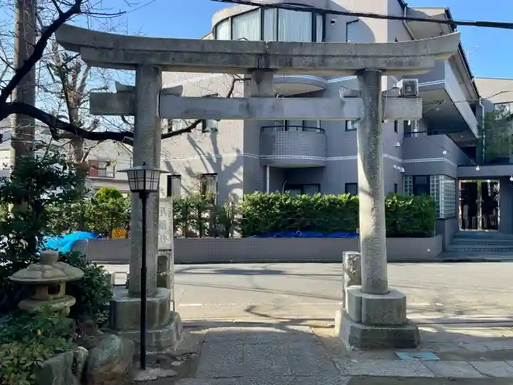 於玉稲荷神社の{uncategorized: "未分類", other: "その他", undefined: "問題あり", building: "その他建物", grave: "お墓", sacred_gate: "鳥居", guardian: "狛犬", statue: "像", buddha: "仏像", history: "歴史", nature: "自然", garden: "庭園", animal: "動物", pagoda: "塔", temizu: "手水舎", mountain_gate: "山門・神門", sanctuary: "本殿・本堂", subordinate: "末社・摂社", art: "芸術", scenery: "景色", jizo: "地蔵", ema: "絵馬", goshuin: "御朱印", omikuji: "おみくじ", items: "授与品その他", amulet: "お守り", goshuincho: "御朱印帳", eats: "食事", festival: "お祭り", votive_dance: "神楽", shichigosan: "七五三参", wedding: "結婚式", experience: "体験その他", initially: "初詣", around: "周辺", anti_infection: "感染症対策"}