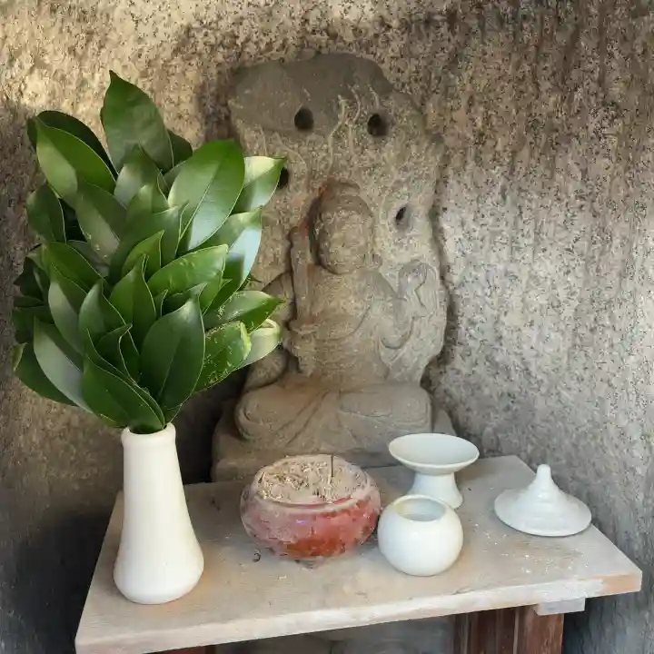 行願寺(革堂)の{uncategorized: "未分類", other: "その他", undefined: "問題あり", building: "その他建物", grave: "お墓", sacred_gate: "鳥居", guardian: "狛犬", statue: "像", buddha: "仏像", history: "歴史", nature: "自然", garden: "庭園", animal: "動物", pagoda: "塔", temizu: "手水舎", mountain_gate: "山門・神門", sanctuary: "本殿・本堂", subordinate: "末社・摂社", art: "芸術", scenery: "景色", jizo: "地蔵", ema: "絵馬", goshuin: "御朱印", omikuji: "おみくじ", items: "授与品その他", amulet: "お守り", goshuincho: "御朱印帳", eats: "食事", festival: "お祭り", votive_dance: "神楽", shichigosan: "七五三参", wedding: "結婚式", experience: "体験その他", initially: "初詣", around: "周辺", anti_infection: "感染症対策"}