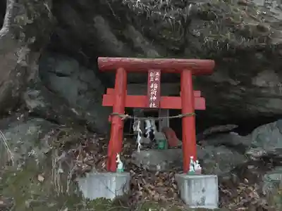 剣岩稲荷神社の本殿・本堂