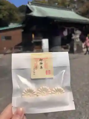 宇都宮二荒山神社の{uncategorized: "未分類", other: "その他", undefined: "問題あり", building: "その他建物", grave: "お墓", sacred_gate: "鳥居", guardian: "狛犬", statue: "像", buddha: "仏像", history: "歴史", nature: "自然", garden: "庭園", animal: "動物", pagoda: "塔", temizu: "手水舎", mountain_gate: "山門・神門", sanctuary: "本殿・本堂", subordinate: "末社・摂社", art: "芸術", scenery: "景色", jizo: "地蔵", ema: "絵馬", goshuin: "御朱印", omikuji: "おみくじ", items: "授与品その他", amulet: "お守り", goshuincho: "御朱印帳", eats: "食事", festival: "お祭り", votive_dance: "神楽", shichigosan: "七五三参", wedding: "結婚式", experience: "体験その他", initially: "初詣", around: "周辺", anti_infection: "感染症対策"}