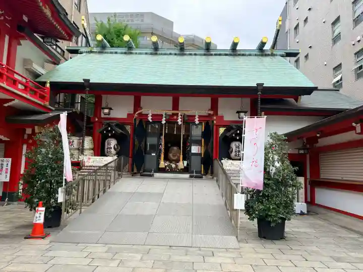 鷲神社の{uncategorized: "未分類", other: "その他", undefined: "問題あり", building: "その他建物", grave: "お墓", sacred_gate: "鳥居", guardian: "狛犬", statue: "像", buddha: "仏像", history: "歴史", nature: "自然", garden: "庭園", animal: "動物", pagoda: "塔", temizu: "手水舎", mountain_gate: "山門・神門", sanctuary: "本殿・本堂", subordinate: "末社・摂社", art: "芸術", scenery: "景色", jizo: "地蔵", ema: "絵馬", goshuin: "御朱印", omikuji: "おみくじ", items: "授与品その他", amulet: "お守り", goshuincho: "御朱印帳", eats: "食事", festival: "お祭り", votive_dance: "神楽", shichigosan: "七五三参", wedding: "結婚式", experience: "体験その他", initially: "初詣", around: "周辺", anti_infection: "感染症対策"}