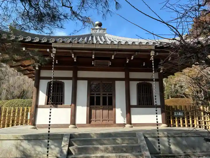 龍安寺の{uncategorized: "未分類", other: "その他", undefined: "問題あり", building: "その他建物", grave: "お墓", sacred_gate: "鳥居", guardian: "狛犬", statue: "像", buddha: "仏像", history: "歴史", nature: "自然", garden: "庭園", animal: "動物", pagoda: "塔", temizu: "手水舎", mountain_gate: "山門・神門", sanctuary: "本殿・本堂", subordinate: "末社・摂社", art: "芸術", scenery: "景色", jizo: "地蔵", ema: "絵馬", goshuin: "御朱印", omikuji: "おみくじ", items: "授与品その他", amulet: "お守り", goshuincho: "御朱印帳", eats: "食事", festival: "お祭り", votive_dance: "神楽", shichigosan: "七五三参", wedding: "結婚式", experience: "体験その他", initially: "初詣", around: "周辺", anti_infection: "感染症対策"}