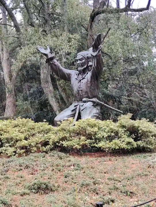 出雲大社の{uncategorized: "未分類", other: "その他", undefined: "問題あり", building: "その他建物", grave: "お墓", sacred_gate: "鳥居", guardian: "狛犬", statue: "像", buddha: "仏像", history: "歴史", nature: "自然", garden: "庭園", animal: "動物", pagoda: "塔", temizu: "手水舎", mountain_gate: "山門・神門", sanctuary: "本殿・本堂", subordinate: "末社・摂社", art: "芸術", scenery: "景色", jizo: "地蔵", ema: "絵馬", goshuin: "御朱印", omikuji: "おみくじ", items: "授与品その他", amulet: "お守り", goshuincho: "御朱印帳", eats: "食事", festival: "お祭り", votive_dance: "神楽", shichigosan: "七五三参", wedding: "結婚式", experience: "体験その他", initially: "初詣", around: "周辺", anti_infection: "感染症対策"}