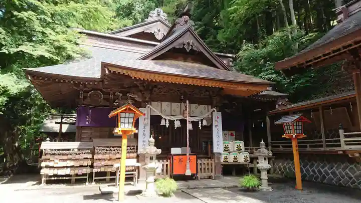 新倉富士浅間神社の本殿・本堂