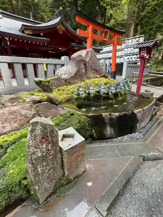 九頭龍神社新宮の{uncategorized: "未分類", other: "その他", undefined: "問題あり", building: "その他建物", grave: "お墓", sacred_gate: "鳥居", guardian: "狛犬", statue: "像", buddha: "仏像", history: "歴史", nature: "自然", garden: "庭園", animal: "動物", pagoda: "塔", temizu: "手水舎", mountain_gate: "山門・神門", sanctuary: "本殿・本堂", subordinate: "末社・摂社", art: "芸術", scenery: "景色", jizo: "地蔵", ema: "絵馬", goshuin: "御朱印", omikuji: "おみくじ", items: "授与品その他", amulet: "お守り", goshuincho: "御朱印帳", eats: "食事", festival: "お祭り", votive_dance: "神楽", shichigosan: "七五三参", wedding: "結婚式", experience: "体験その他", initially: "初詣", around: "周辺", anti_infection: "感染症対策"}