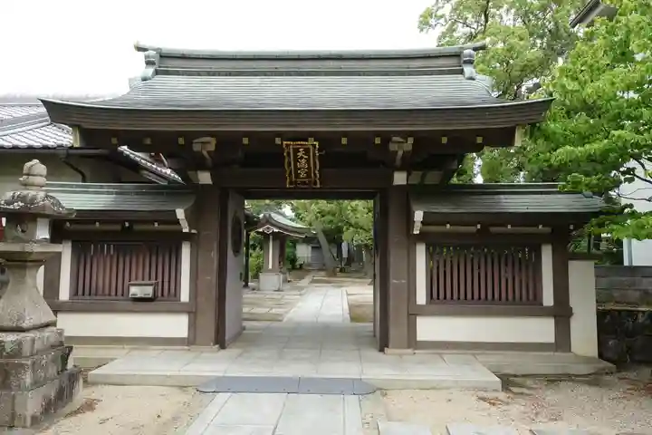 山田神社の山門・神門