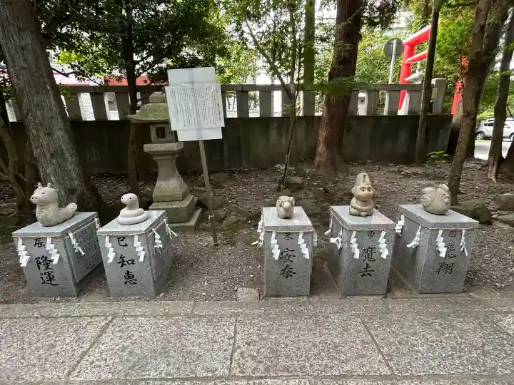 日枝神社の像