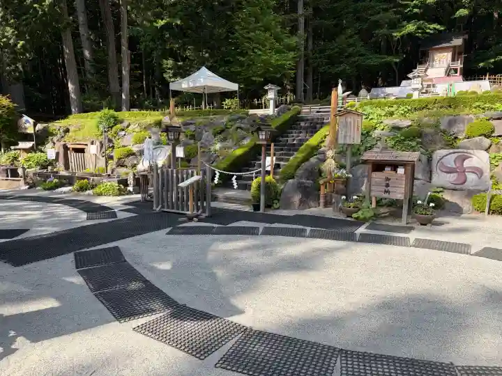 不二阿祖山太神宮の{uncategorized: "未分類", other: "その他", undefined: "問題あり", building: "その他建物", grave: "お墓", sacred_gate: "鳥居", guardian: "狛犬", statue: "像", buddha: "仏像", history: "歴史", nature: "自然", garden: "庭園", animal: "動物", pagoda: "塔", temizu: "手水舎", mountain_gate: "山門・神門", sanctuary: "本殿・本堂", subordinate: "末社・摂社", art: "芸術", scenery: "景色", jizo: "地蔵", ema: "絵馬", goshuin: "御朱印", omikuji: "おみくじ", items: "授与品その他", amulet: "お守り", goshuincho: "御朱印帳", eats: "食事", festival: "お祭り", votive_dance: "神楽", shichigosan: "七五三参", wedding: "結婚式", experience: "体験その他", initially: "初詣", around: "周辺", anti_infection: "感染症対策"}