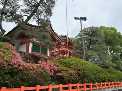 八坂神社(祇園さん)の{uncategorized: "未分類", other: "その他", undefined: "問題あり", building: "その他建物", grave: "お墓", sacred_gate: "鳥居", guardian: "狛犬", statue: "像", buddha: "仏像", history: "歴史", nature: "自然", garden: "庭園", animal: "動物", pagoda: "塔", temizu: "手水舎", mountain_gate: "山門・神門", sanctuary: "本殿・本堂", subordinate: "末社・摂社", art: "芸術", scenery: "景色", jizo: "地蔵", ema: "絵馬", goshuin: "御朱印", omikuji: "おみくじ", items: "授与品その他", amulet: "お守り", goshuincho: "御朱印帳", eats: "食事", festival: "お祭り", votive_dance: "神楽", shichigosan: "七五三参", wedding: "結婚式", experience: "体験その他", initially: "初詣", around: "周辺", anti_infection: "感染症対策"}