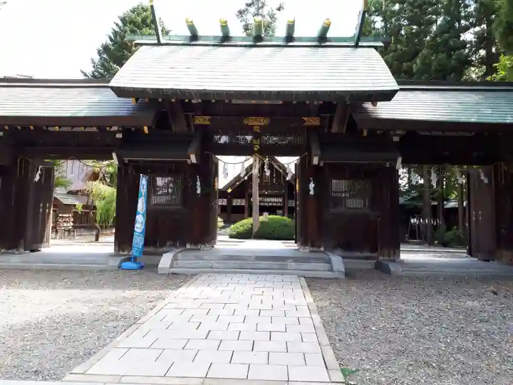 琴似神社の山門・神門