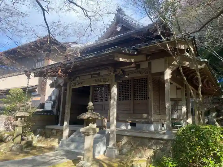 花山院菩提寺の{uncategorized: "未分類", other: "その他", undefined: "問題あり", building: "その他建物", grave: "お墓", sacred_gate: "鳥居", guardian: "狛犬", statue: "像", buddha: "仏像", history: "歴史", nature: "自然", garden: "庭園", animal: "動物", pagoda: "塔", temizu: "手水舎", mountain_gate: "山門・神門", sanctuary: "本殿・本堂", subordinate: "末社・摂社", art: "芸術", scenery: "景色", jizo: "地蔵", ema: "絵馬", goshuin: "御朱印", omikuji: "おみくじ", items: "授与品その他", amulet: "お守り", goshuincho: "御朱印帳", eats: "食事", festival: "お祭り", votive_dance: "神楽", shichigosan: "七五三参", wedding: "結婚式", experience: "体験その他", initially: "初詣", around: "周辺", anti_infection: "感染症対策"}