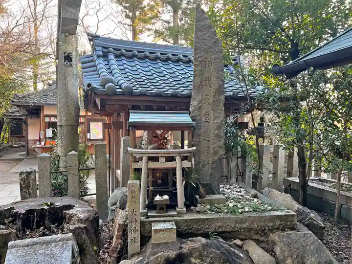 宇流冨志禰神社の末社・摂社