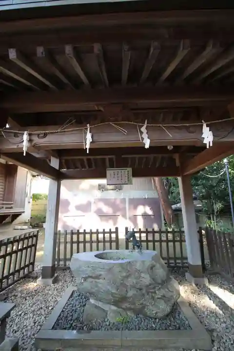 天沼八幡神社の手水舎