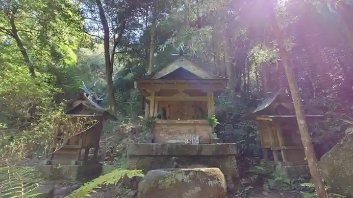 石上神社の{uncategorized: "未分類", other: "その他", undefined: "問題あり", building: "その他建物", grave: "お墓", sacred_gate: "鳥居", guardian: "狛犬", statue: "像", buddha: "仏像", history: "歴史", nature: "自然", garden: "庭園", animal: "動物", pagoda: "塔", temizu: "手水舎", mountain_gate: "山門・神門", sanctuary: "本殿・本堂", subordinate: "末社・摂社", art: "芸術", scenery: "景色", jizo: "地蔵", ema: "絵馬", goshuin: "御朱印", omikuji: "おみくじ", items: "授与品その他", amulet: "お守り", goshuincho: "御朱印帳", eats: "食事", festival: "お祭り", votive_dance: "神楽", shichigosan: "七五三参", wedding: "結婚式", experience: "体験その他", initially: "初詣", around: "周辺", anti_infection: "感染症対策"}