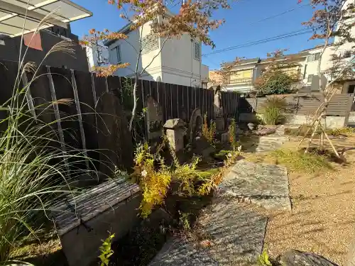 遍照寺の{uncategorized: "未分類", other: "その他", undefined: "問題あり", building: "その他建物", grave: "お墓", sacred_gate: "鳥居", guardian: "狛犬", statue: "像", buddha: "仏像", history: "歴史", nature: "自然", garden: "庭園", animal: "動物", pagoda: "塔", temizu: "手水舎", mountain_gate: "山門・神門", sanctuary: "本殿・本堂", subordinate: "末社・摂社", art: "芸術", scenery: "景色", jizo: "地蔵", ema: "絵馬", goshuin: "御朱印", omikuji: "おみくじ", items: "授与品その他", amulet: "お守り", goshuincho: "御朱印帳", eats: "食事", festival: "お祭り", votive_dance: "神楽", shichigosan: "七五三参", wedding: "結婚式", experience: "体験その他", initially: "初詣", around: "周辺", anti_infection: "感染症対策"}