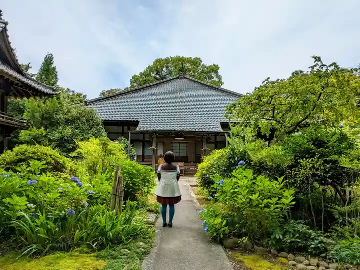 守綱寺の本殿・本堂