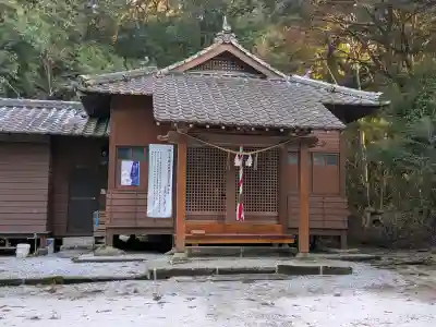 白髭神社の{uncategorized: "未分類", other: "その他", undefined: "問題あり", building: "その他建物", grave: "お墓", sacred_gate: "鳥居", guardian: "狛犬", statue: "像", buddha: "仏像", history: "歴史", nature: "自然", garden: "庭園", animal: "動物", pagoda: "塔", temizu: "手水舎", mountain_gate: "山門・神門", sanctuary: "本殿・本堂", subordinate: "末社・摂社", art: "芸術", scenery: "景色", jizo: "地蔵", ema: "絵馬", goshuin: "御朱印", omikuji: "おみくじ", items: "授与品その他", amulet: "お守り", goshuincho: "御朱印帳", eats: "食事", festival: "お祭り", votive_dance: "神楽", shichigosan: "七五三参", wedding: "結婚式", experience: "体験その他", initially: "初詣", around: "周辺", anti_infection: "感染症対策"}